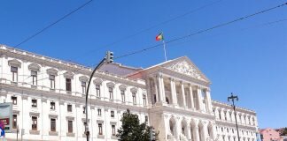PCP pede esclarecimentos ao Governo sobre o Aeroporto de Cascais Assembleia da República