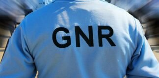 460 pessoas sem máscaras impedidas de entrar em transportes públicos pela GNR GNR Alcabideche